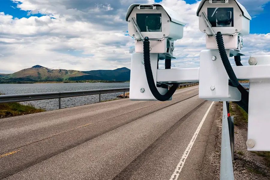 Novos radares de fiscalização começam a operar na Rio-Santos, em São Sebastião.