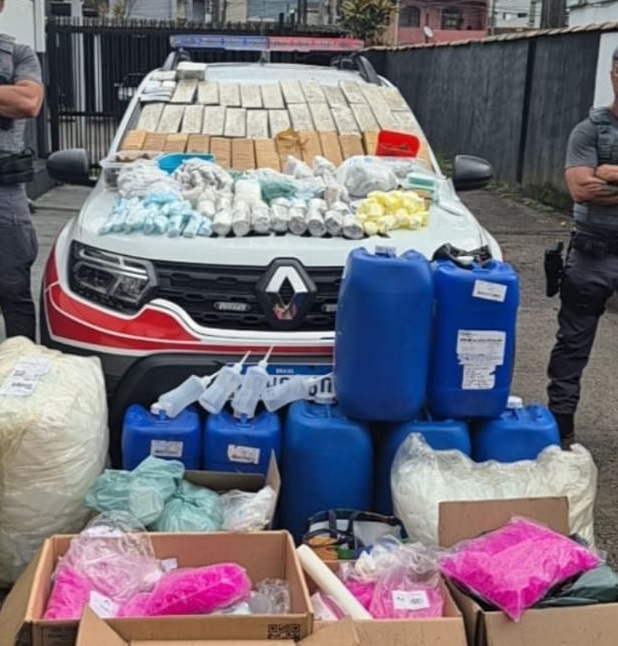 Fim da Linha: PM prende traficante e estoura depósito de drogas no Perequê-Açu nesta quinta (05).