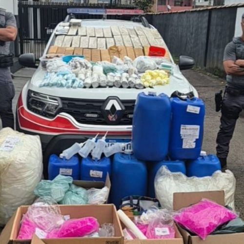 Fim da Linha: PM prende traficante e estoura depósito de drogas no Perequê-Açu nesta quinta (05).