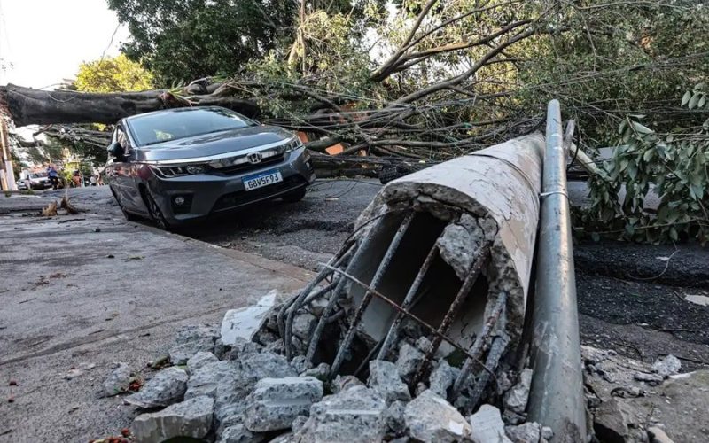 Rombo de R$ 1,5 bilhão: Apagão causado por ciclone em São Paulo afeta comércio e serviços, diz estimativa.