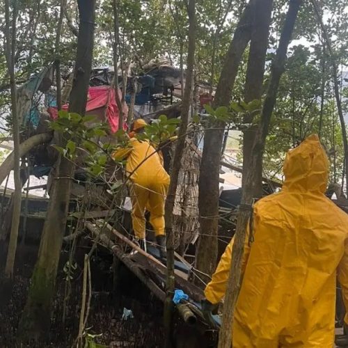 MISTÉRIO EM ILHABELA: Corpo em avançado estado de decomposição é encontrado dentro de barco abandonado perto da balsa