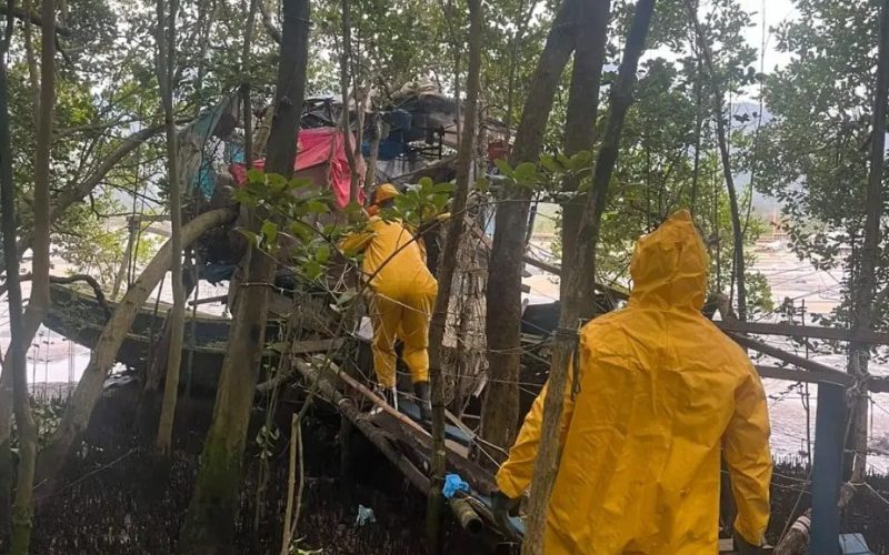 MISTÉRIO EM ILHABELA: Corpo em avançado estado de decomposição é encontrado dentro de barco abandonado perto da balsa