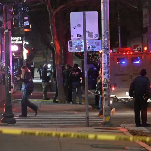 Polícia dos EUA Libera Suspeito e Admite: Atirador da Universidade Brown Continua Solto.