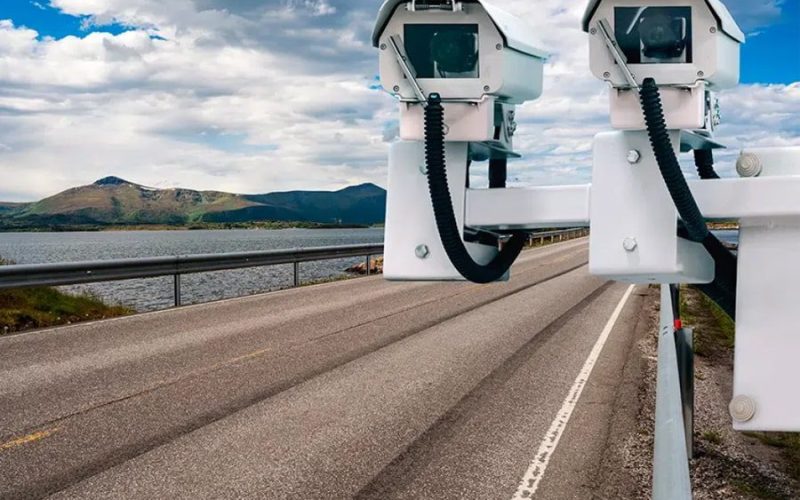 Novos radares de fiscalização começam a operar na Rio-Santos, em São Sebastião.