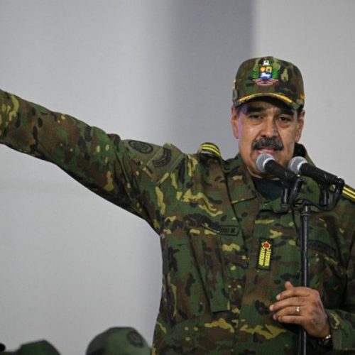 Maduro Reforça Forças Armadas: Venezuela Recruta 5.600 Soldados em Resposta a ‘Ameaças’ Militares dos EUA no Caribe.