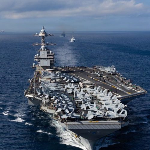 Internacional: Secretário de Defesa dos EUA Realiza Visita Estratégica a Porta-Aviões no Caribe.