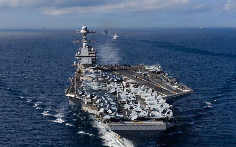 Internacional: Secretário de Defesa dos EUA Realiza Visita Estratégica a Porta-Aviões no Caribe.