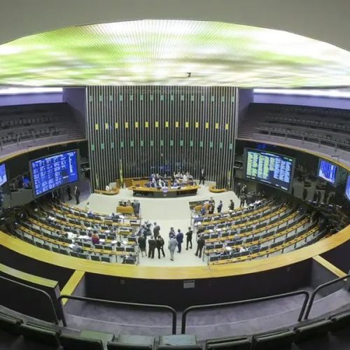 Tributação em Pauta: Senado Adia Votação de PL que Taxa Fintechs e Apostas Esportivas.