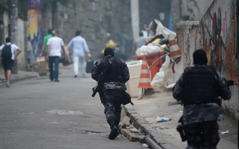 Letalidade Policial no Brasil: Relatório ‘Pele Alvo’ aponta que 86% das vítimas da polícia em 2024 eram negras com idade entre 18 a 29 anos